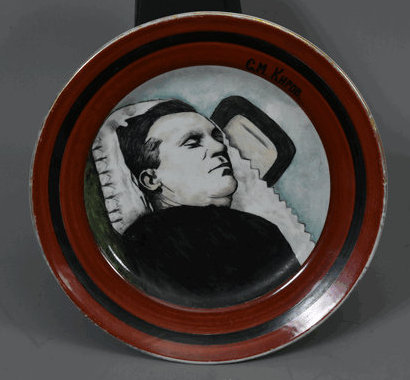 Н. Мелькин. Тарелка с изображением С. М. Кирова в гробу. 1934
