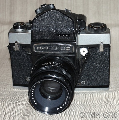 Фотоаппарат «Киев -6 С» однообъективный зеркальный (объектив «Вега- 12 Б) ф,к 6х6 см. 1977-1982 