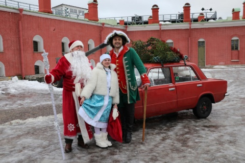 В Петропавловской крепости Петр I и Дед Мороз огласили Указ «О праздновании Нового года»