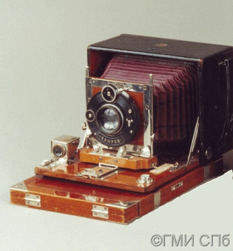 Фотоаппарат «Union camera», с объективом «Gelor» Герца складной в кожаном футляре. 1907-1912