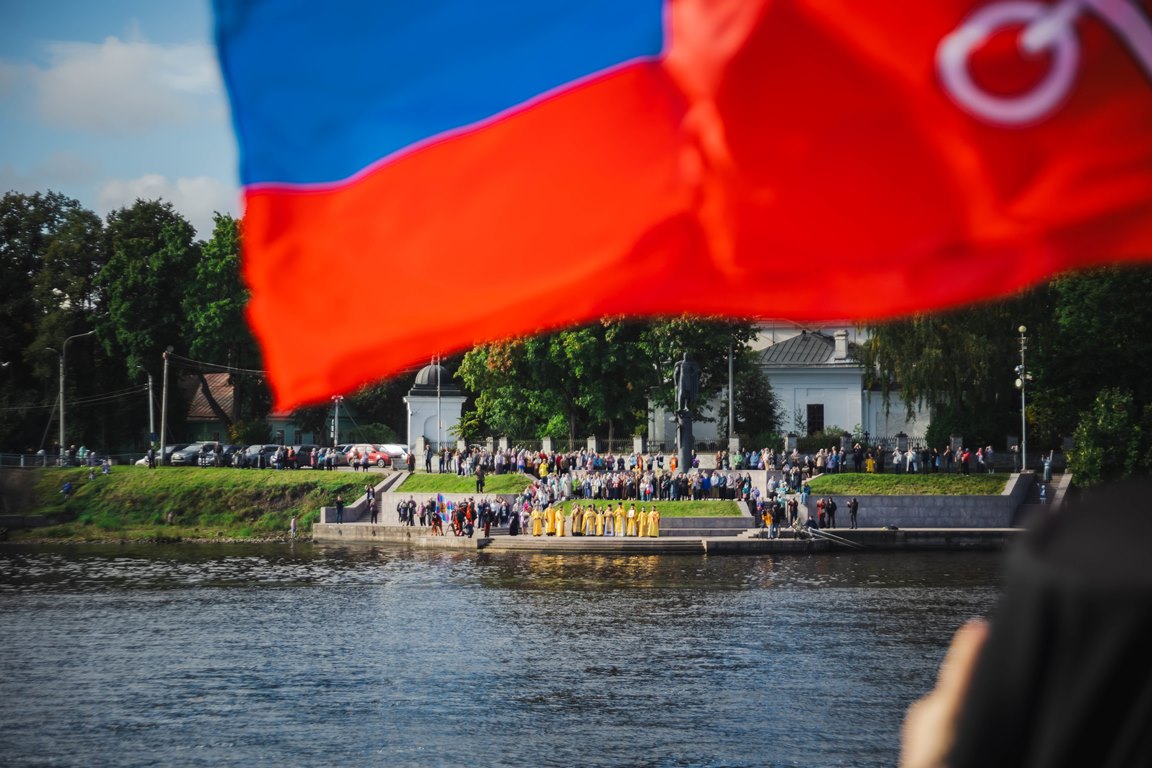 Водный крестный ход в День памяти Александра Невского  прошел по реке Неве из крепости Орешек в Санкт-Петербург в третий раз