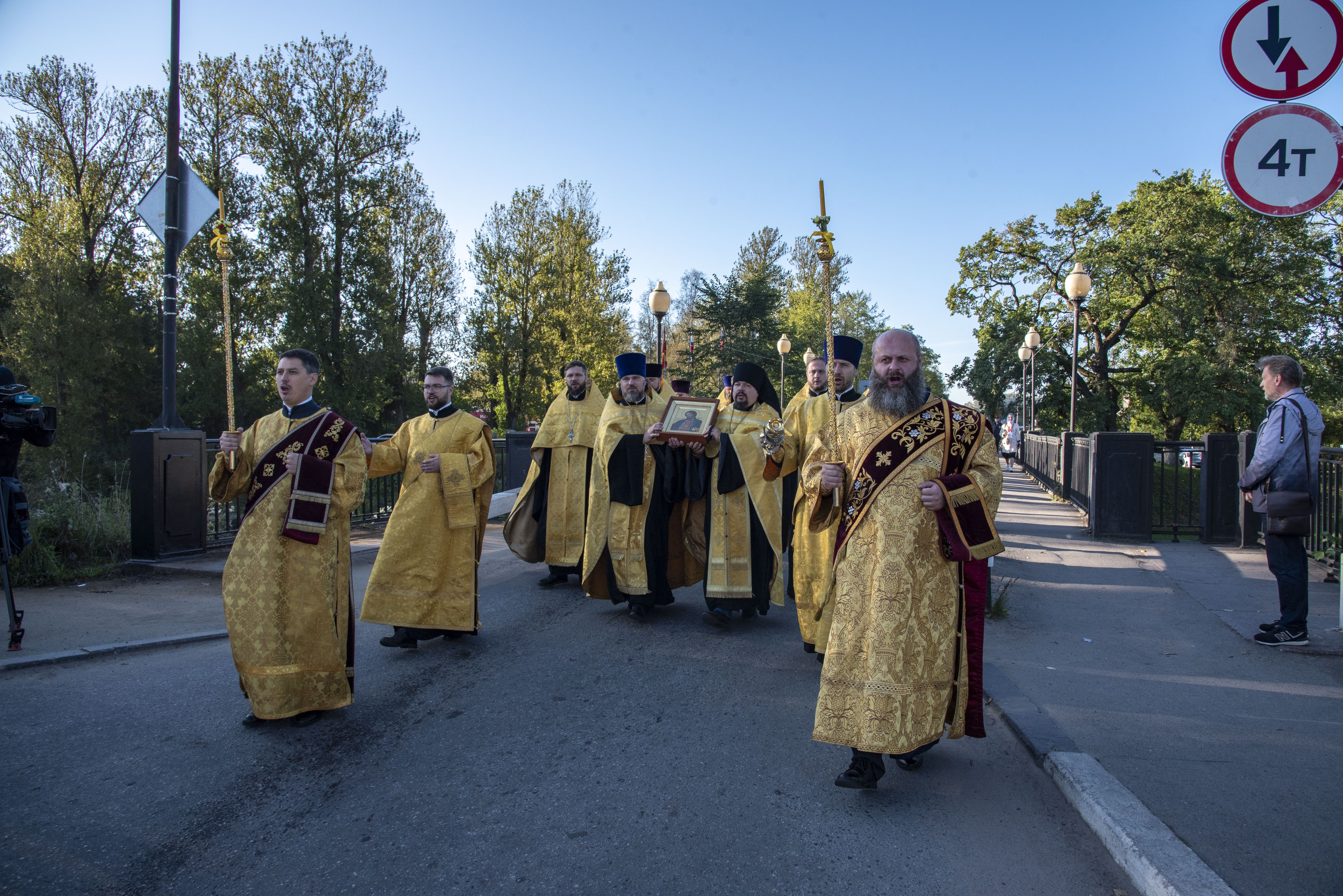 Водный крестный ход по реке Неве из крепости Орешек в Санкт-Петербург в День перенесения мощей Святого Благоверного князя Александра Невского  в Санкт-Петербург