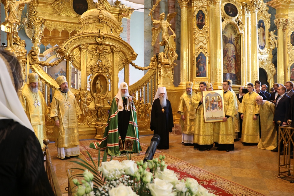 Петропавловскому собору подарен храмовый образ — икона «Предстояние святых апостолов Петра и Павла перед Христом» 