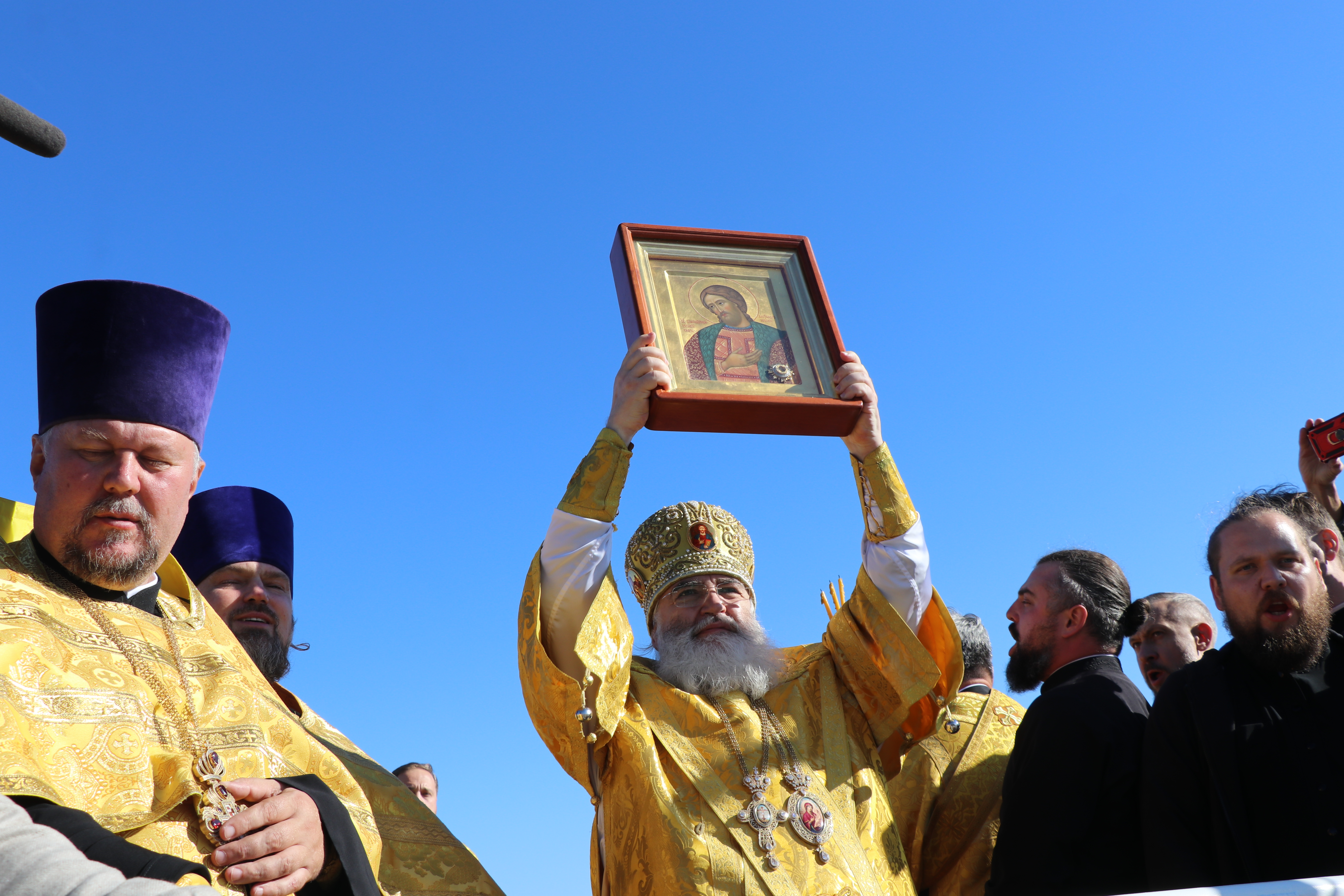 Водный крестный ход по реке Неве из крепости Орешек в Санкт-Петербург в День перенесения мощей Святого Благоверного князя Александра Невского  в Санкт-Петербург