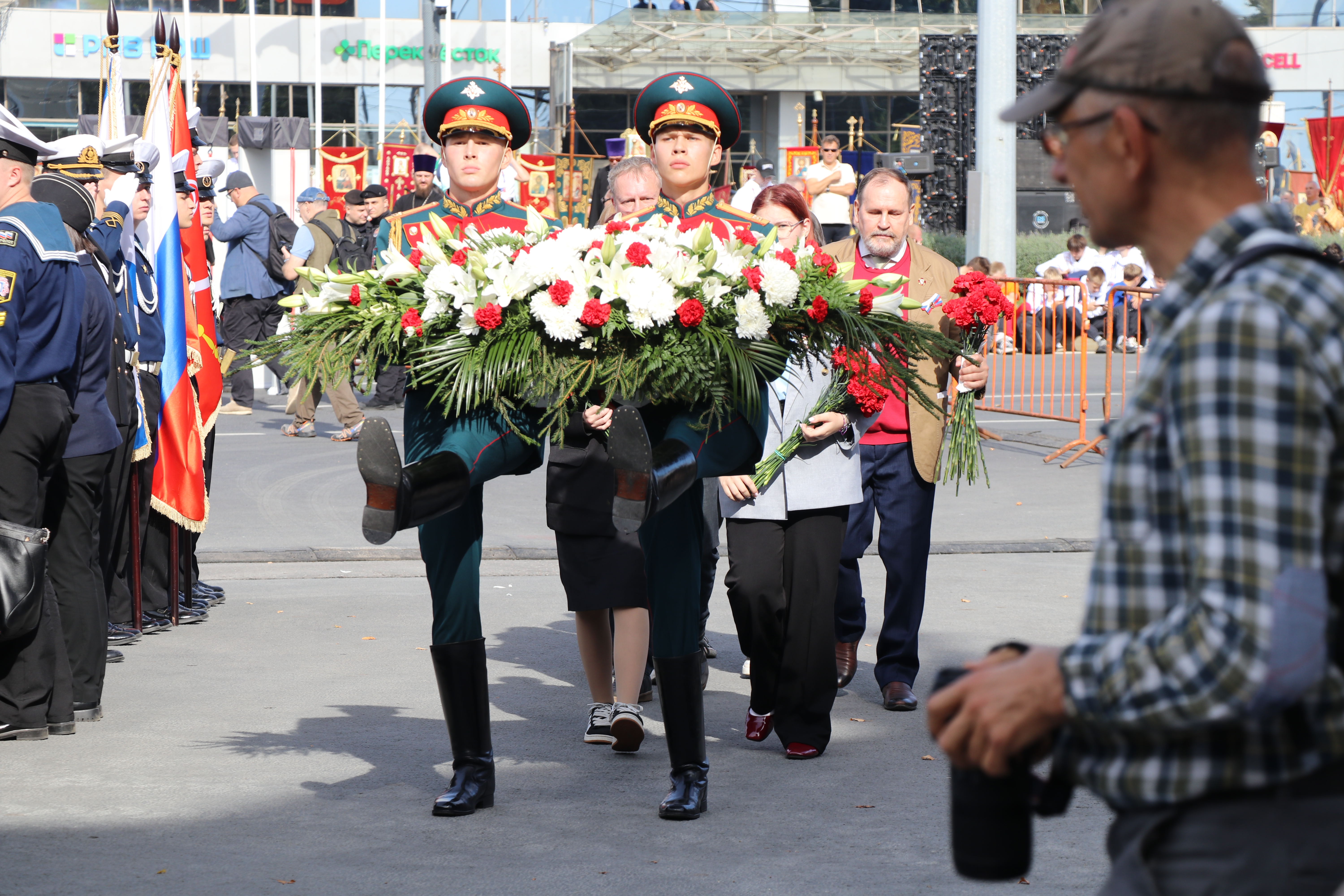 Водный крестный ход по реке Неве из крепости Орешек в Санкт-Петербург в День перенесения мощей Святого Благоверного князя Александра Невского  в Санкт-Петербург