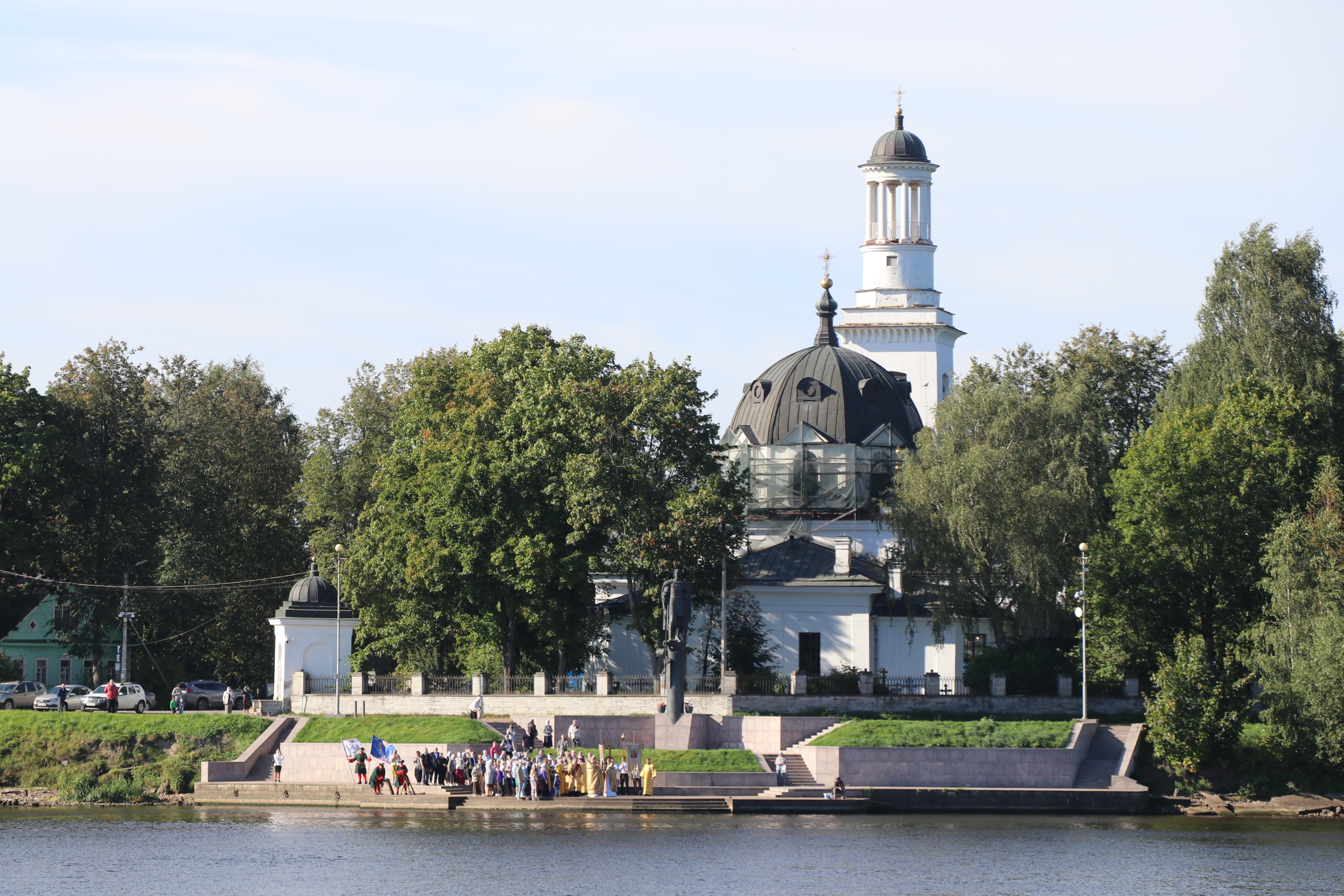 Водный крестный ход по реке Неве из крепости Орешек в Санкт-Петербург в День перенесения мощей Святого Благоверного князя Александра Невского  в Санкт-Петербург