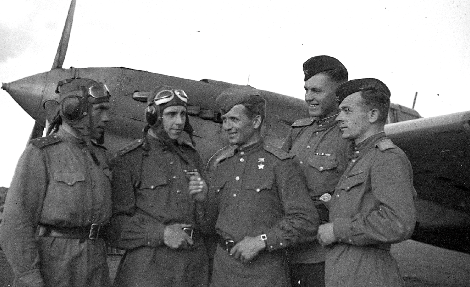 Герой Советского Союза, лётчик-штурмовик А.Р. Зинченко