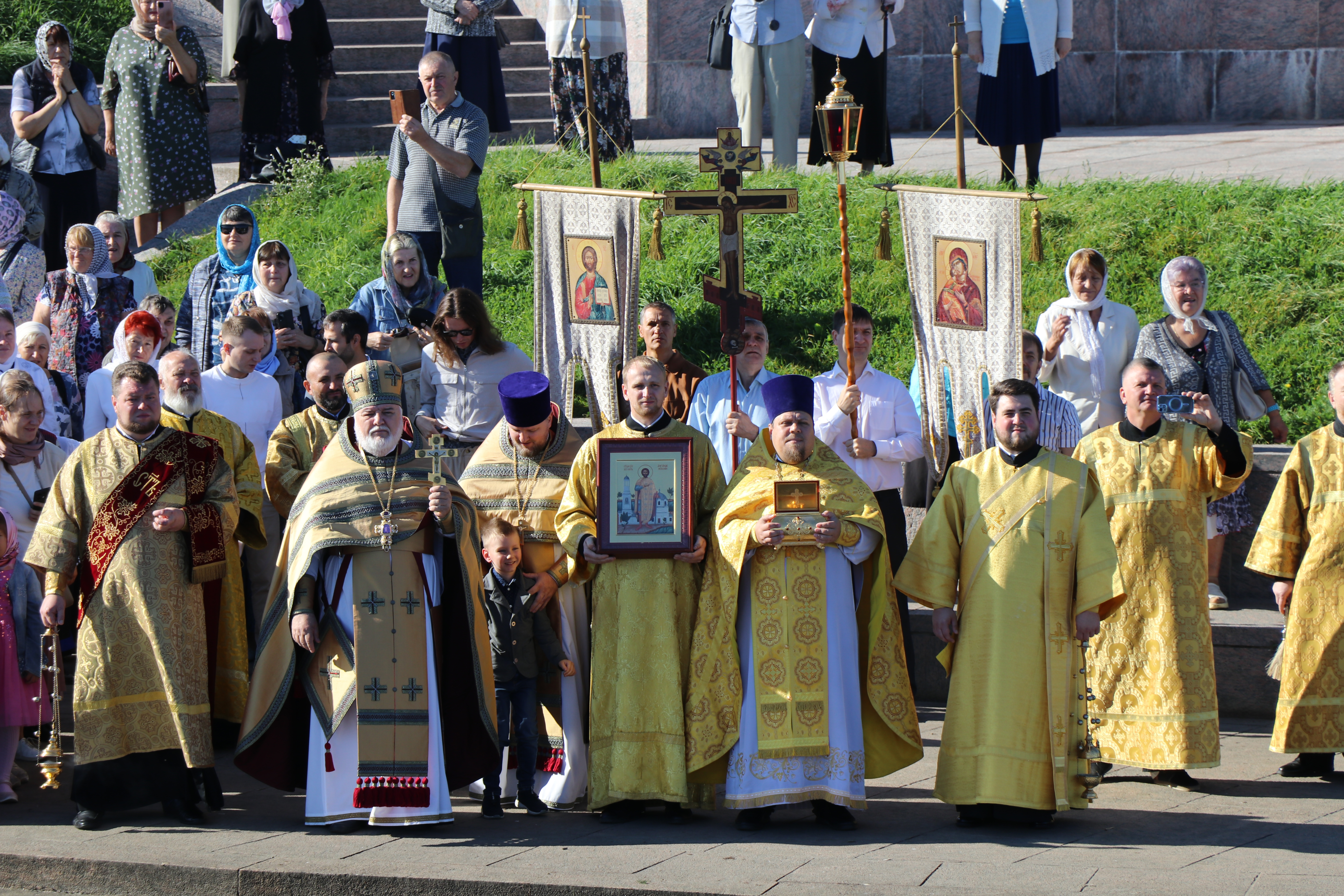 Водный крестный ход по реке Неве из крепости Орешек в Санкт-Петербург в День перенесения мощей Святого Благоверного князя Александра Невского  в Санкт-Петербург