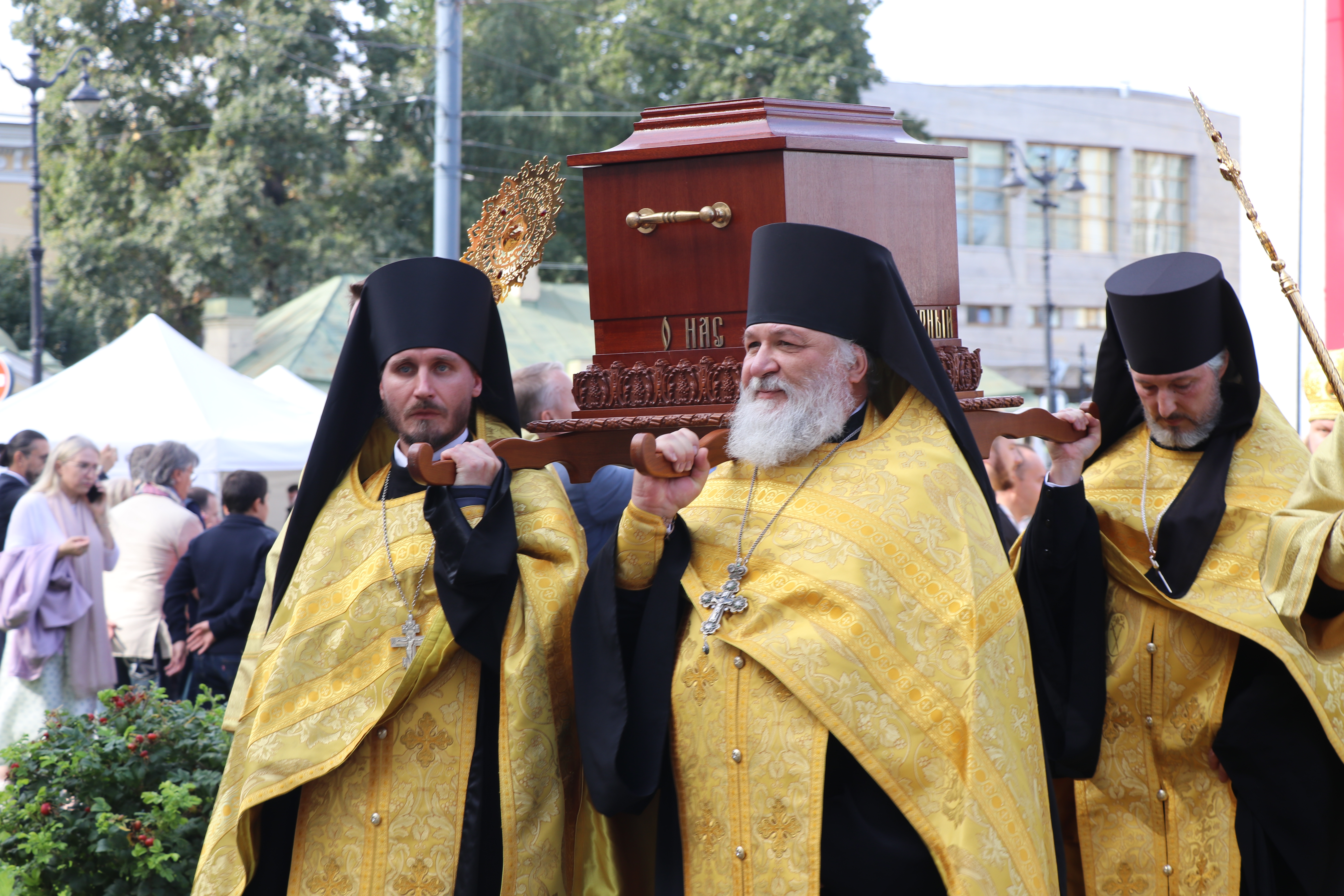 Водный крестный ход по реке Неве из крепости Орешек в Санкт-Петербург в День перенесения мощей Святого Благоверного князя Александра Невского  в Санкт-Петербург