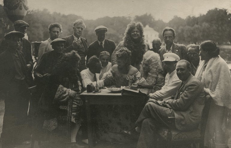 Съемочная группа картины В. Петрова. «Петр Первый» СССР. 1937. Фотобумага глянцевая, фотопечать. ГМИ СПб.