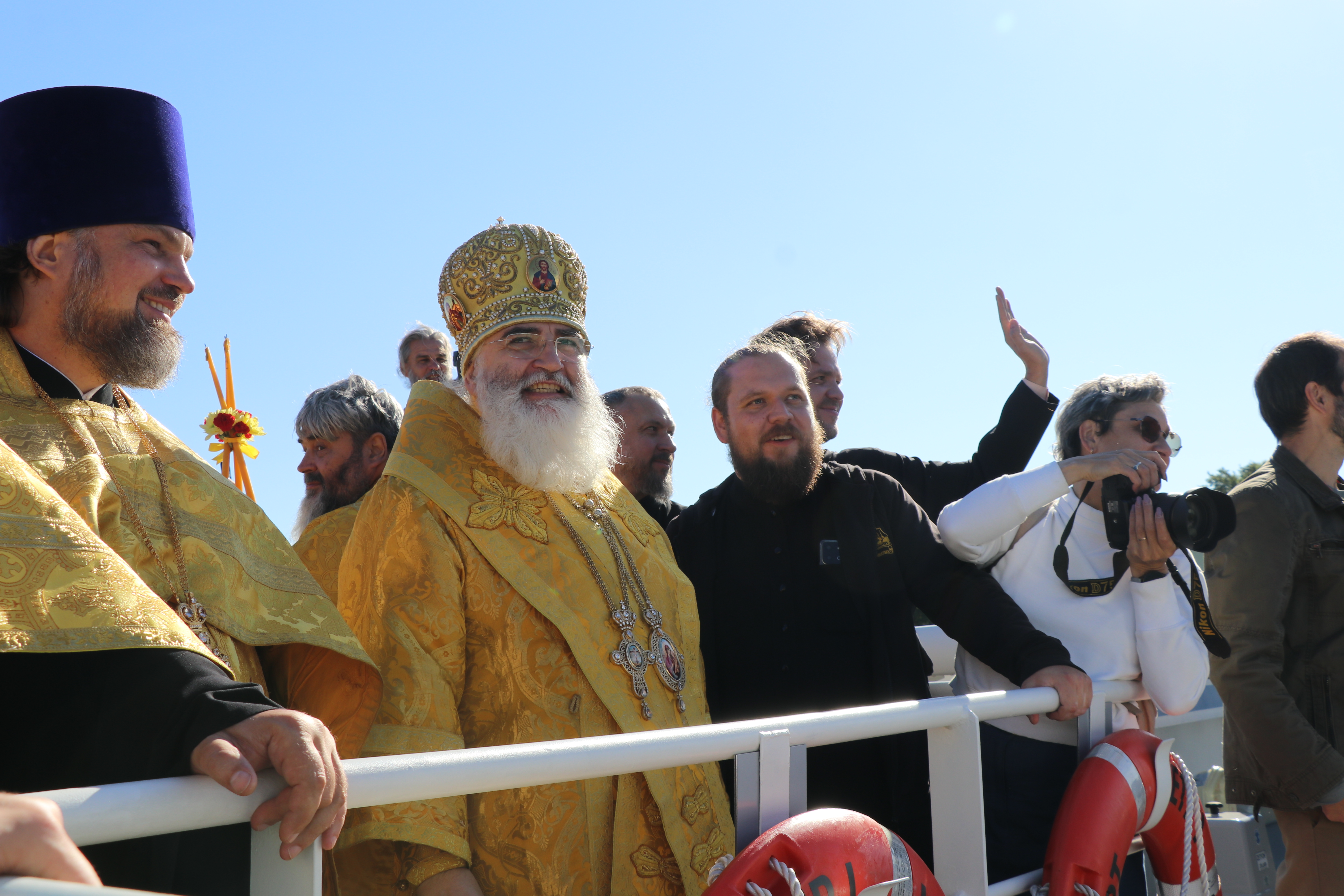 Водный крестный ход по реке Неве из крепости Орешек в Санкт-Петербург в День перенесения мощей Святого Благоверного князя Александра Невского  в Санкт-Петербург