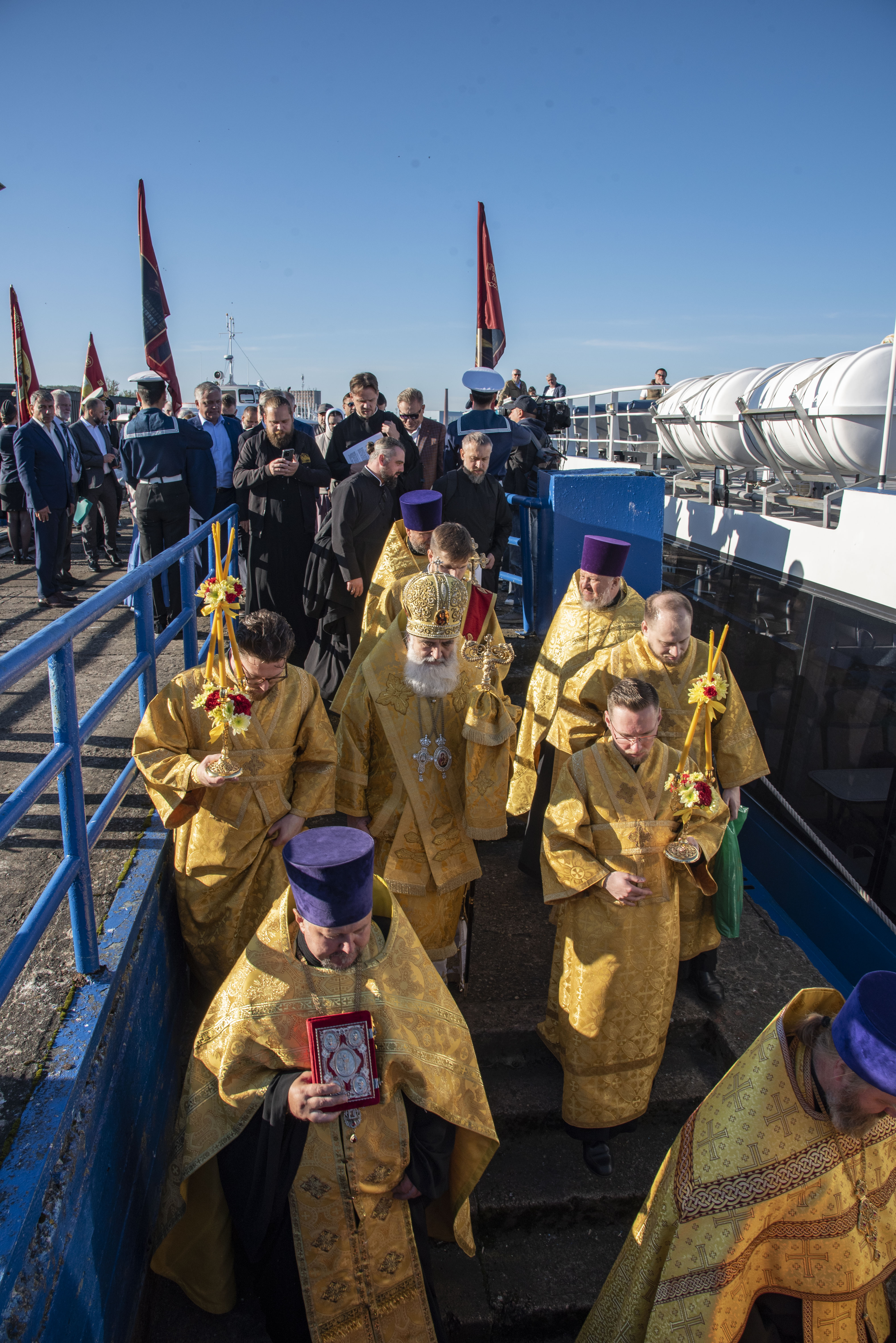 Водный крестный ход по реке Неве из крепости Орешек в Санкт-Петербург в День перенесения мощей Святого Благоверного князя Александра Невского  в Санкт-Петербург