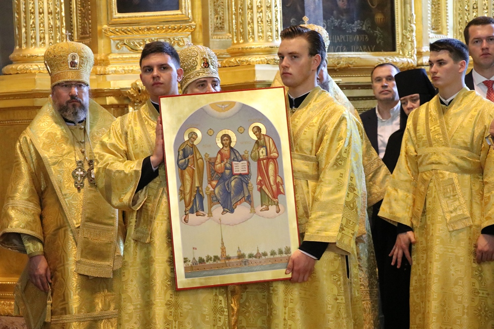 Петропавловскому собору подарен храмовый образ — икона «Предстояние святых апостолов Петра и Павла перед Христом» 